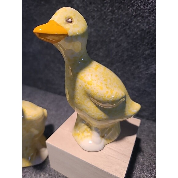 Vintage Treasure Craft Yellow Speckled Pottery Ducks Salt & Pepper Shakers Duck - Picture 2 of 10